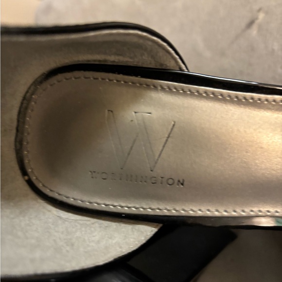 Worthington Black Closed Patent High Heels - Picture 4 of 8